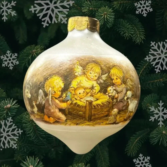 RARE Vintage 1980s Hallmark Nativity Scene Collectable Glass Christmas Ornament - Picture 1 of 4